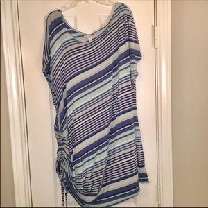 GUC Jessica Simpson maternity top